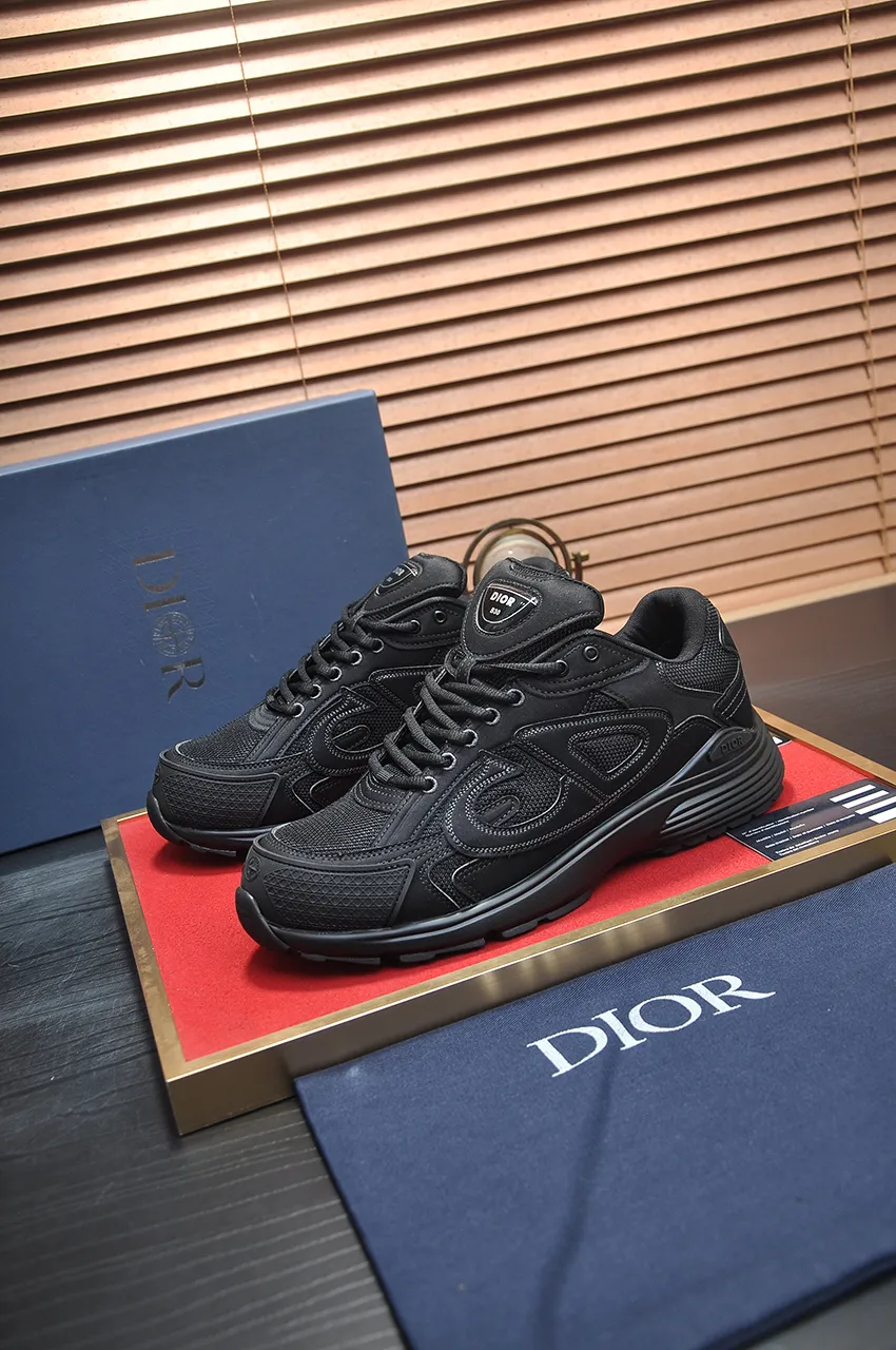 Men's men's shoes 💰: 540💶 (top original order) Brand: Dior (Dior) Standard code: Men's code 38-44 (45 customized) Grade: Same style as the official website Material: Top original cowhide stitched together Original wear-resistant and lightweight outsole Style category: Fashionable casual shoes Distinguished luxury brand elements top luxury Color: Real picture color